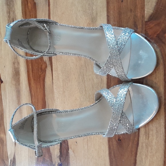 New -Sparkly David Bridal heels - Picture 2 of 16